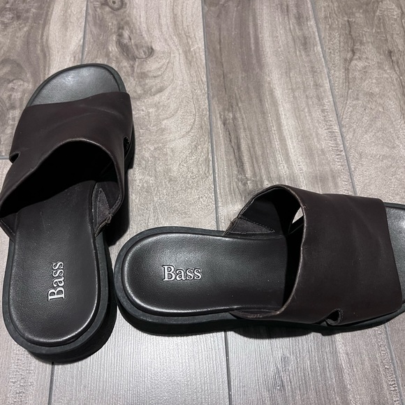 Brown leather sandals - Picture 2 of 2